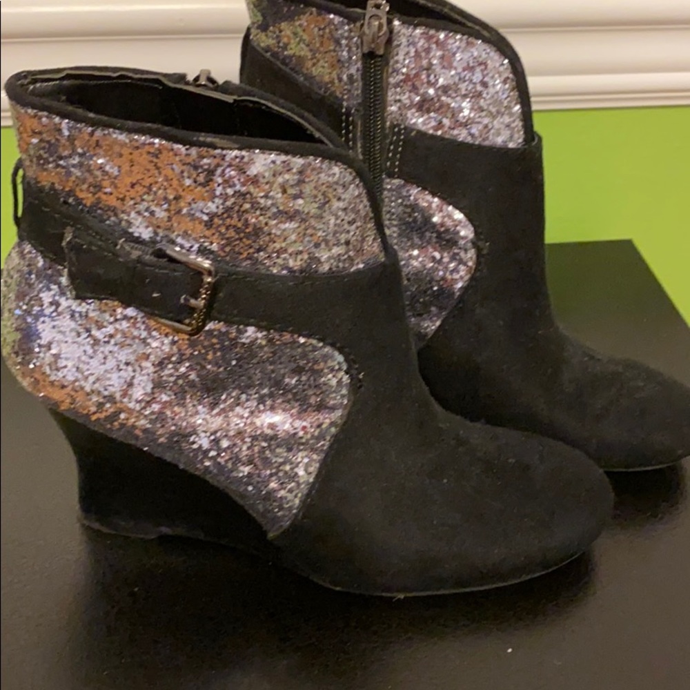 Guess sparkly black wedge boots size 7, worn once